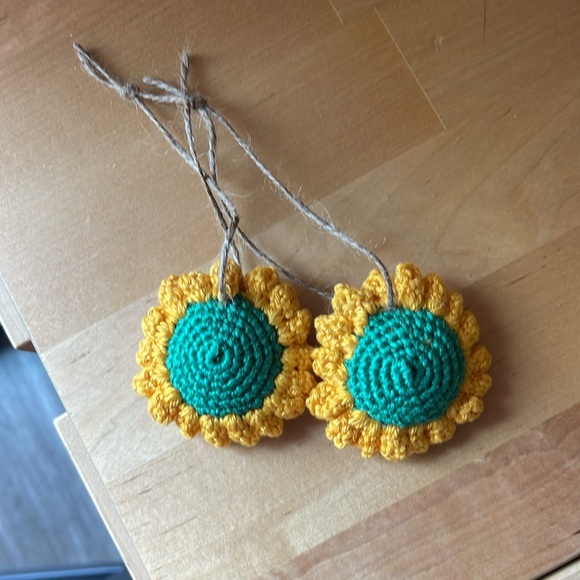Free With Bundle Handcrafted Sunflower Ornaments Set Crochet Seasonal Decor - Picture 7 of 8